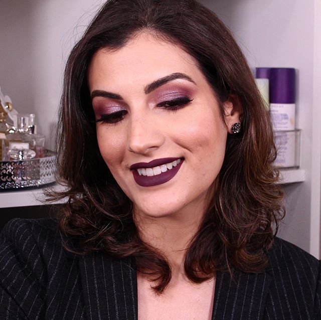 maydancini's tweet photo. Quem ainda não assistiu ao vídeo novo com o passo a passo dessa make?? Tô esperando vocês lá! 💜 (link no perfil) 
#maydancini #tutorialdemaquiagem #maquiagemimportada #tutorialdemake #universodamaquiagembrasil #maquiagembrasil #maquiagemsp #maquiagem… https://t.co/rroINO4pS5 https://t.co/FgzJdD9IB9