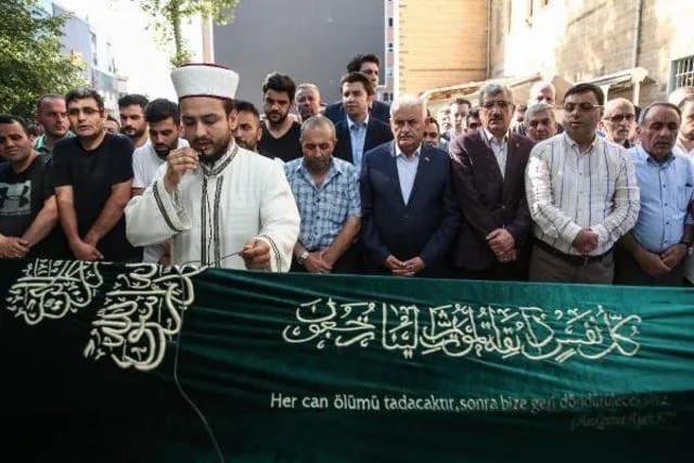 BY's tweet photo. Partimizin Sancaktepe sandık kurulu üyesi Nurten Zengin’in vefat eden oğlu Özgür Zengin kardeşimize Allah'tan rahmet, kederli ailesine sabırlar diliyorum. Başımız sağ olsun. https://t.co/jizU6h9f9H