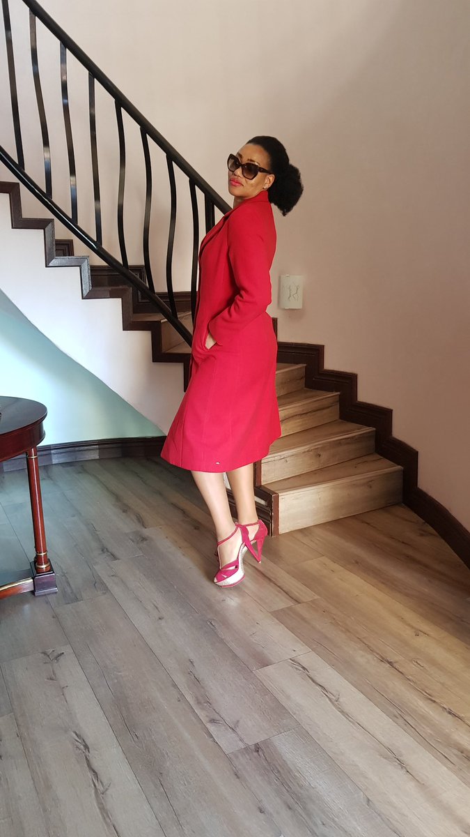 Matyaleni_'s tweet image. Lady in Red 💃👄👠💄

Its business as usual 
#singleAndstrong