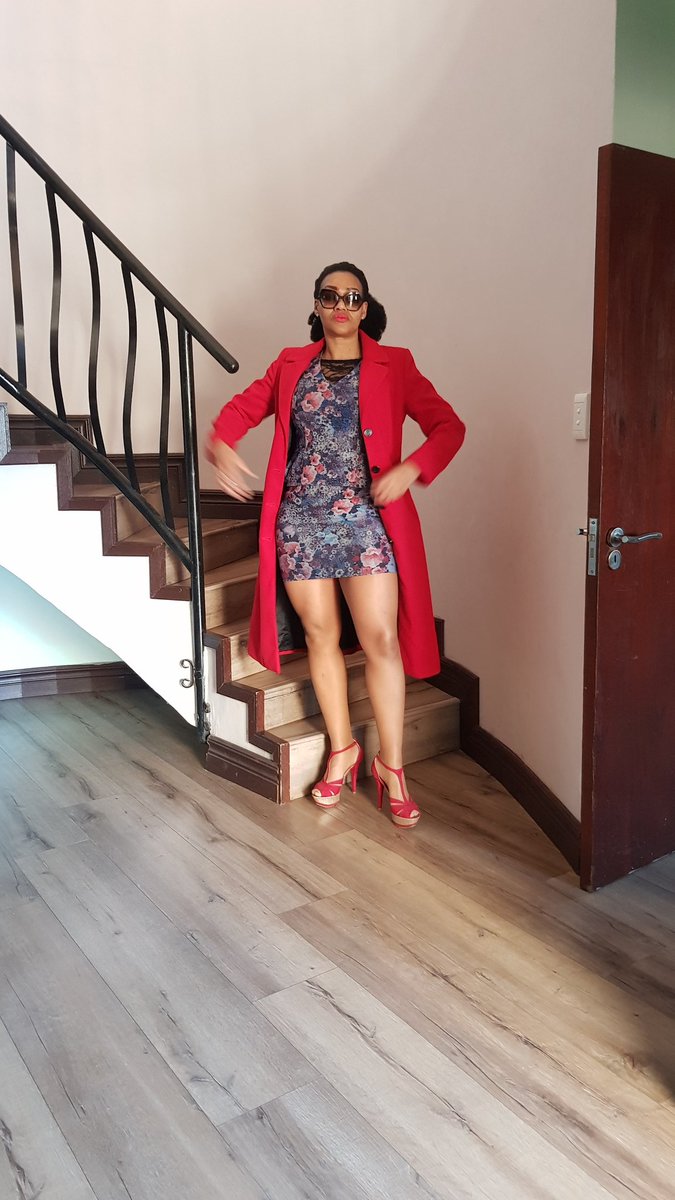 Matyaleni_'s tweet image. Lady in Red 💃👄👠💄

Its business as usual 
#singleAndstrong