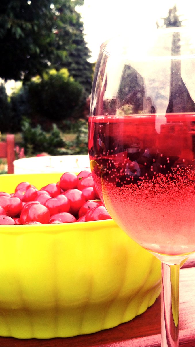klarkazuzi's tweet image. 🍒🍒🍒

#cherry #cherrytime #wine #summer #sun #bluesky #summerishere #cherries