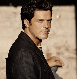 radiofanatica_'s tweet photo. "LA FUERZA DEL CORAZÓN" @AlejandroSanz
https://t.co/fJPoAfgkag #LunesDeVS
Síguenos : https://t.co/5IFJYdW5SD 💙
Me gustas a #rabiar yo te deseo
Me #llegas a desesperar
Es tan #grande lo que siento por ti... https://t.co/gGcYMbzdpa