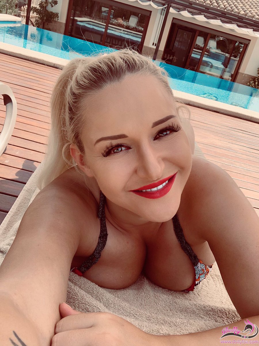 dollyliciousfox's tweet photo. Just a smile as #MondayMotivation Hope to brighten your day a little 🥰 https://t.co/D58MJz3FlM