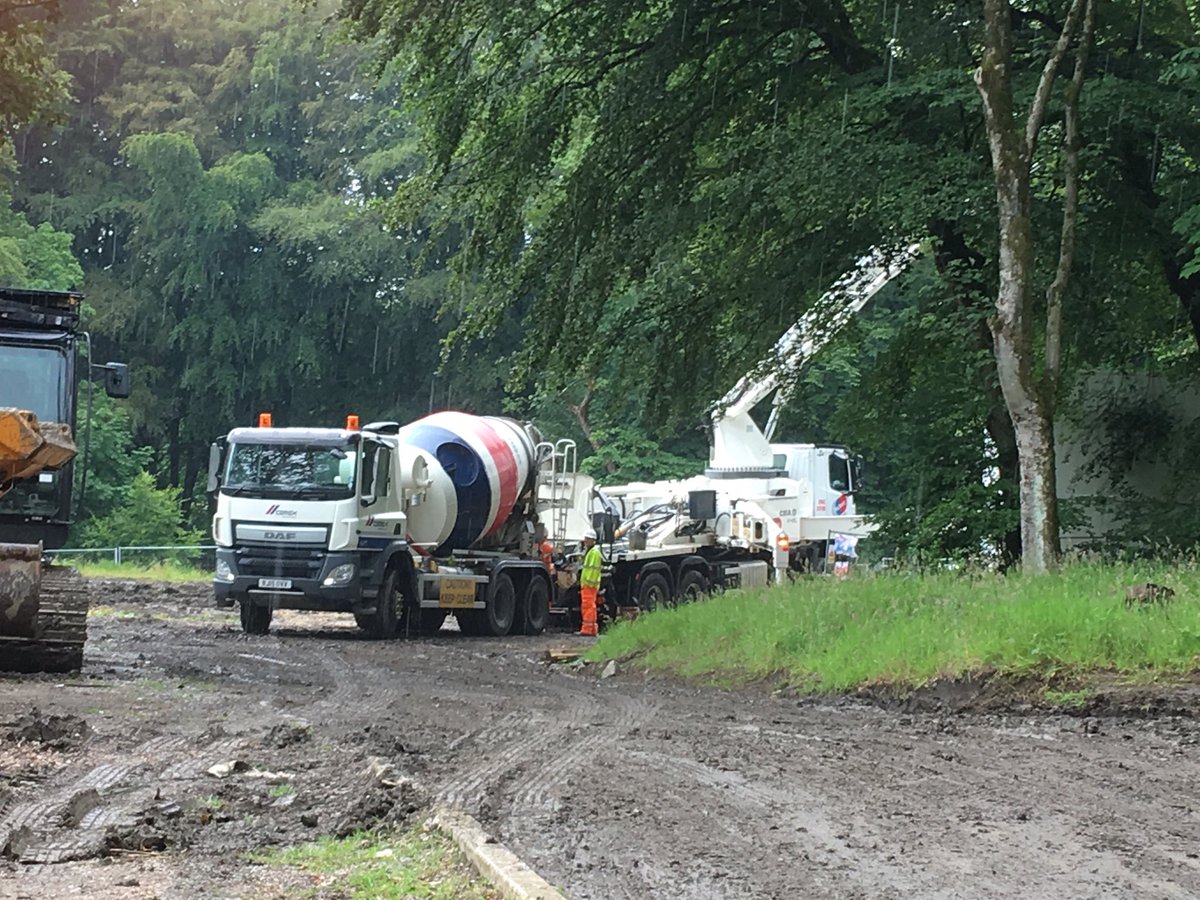 Tom_SyncWatches's tweet photo. Another successful pour from CEMEX at a site off Kiln Road in Bolton. @CEMEX_UK #concrete #pour #Bolton #pump #success https://t.co/0sZ9AqHiJk