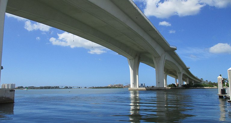 Summertime and the living's easy... Take in the wonderful views from under the bridge to the beach! What's better than being so close to the water?😀 Come enjoy the breeze aboard Clearwater Ferry, with daily departures on our Purple Line! 🌴