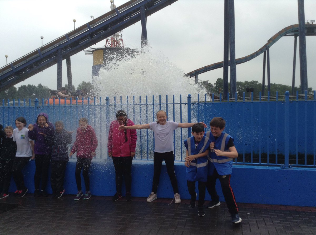 LyndonGreenJnr's tweet photo. 6D standing next to Stormforce 10 today hoping to get even more drenched! #year6treat #crazyclass https://t.co/srsEjRXh7V