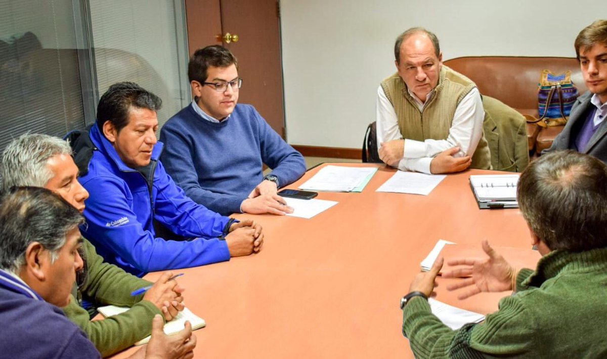 ricardo_villada's tweet image. Junto a los taxistas trabajamos para facilitar el acceso de los pasajeros a las paradas en el área centro, entre otros temas y, brindar un traslado seguro y organizado. ¡Seguimos avanzando con el Plan de Movilidad en la ciudad!