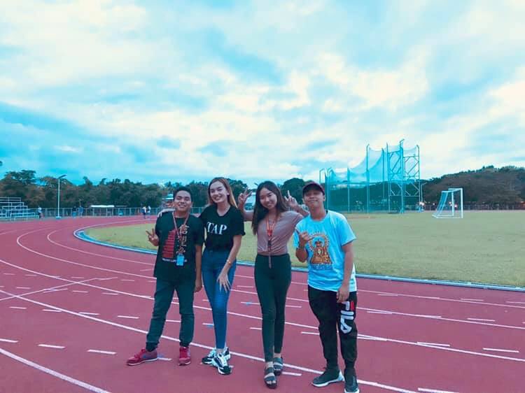 ReyJean13's tweet photo. With the tropang abnoys 😂 incomplete kay naay mga klase ang uban. Saan nga ba aabot ang 2hrs vacant namin! 😂 
Credits sa nag picture: among hapon na likion na amigo, swerte daw sya according sa name napod niya. 😏 HAHAHAHA https://t.co/RllFJkaXk2