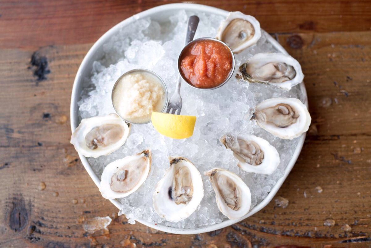 biltmorenewton's tweet photo. Join us today and tomorrow from 3-6 for The Raw Bar on Chestnut. We have $1 Oysters and Clams, so you can start off the first full week of summer the right way! 🍽️
#BostonEats #Clams #Oysters #RawBar #Foodies #Newton https://t.co/wxjwHIUaBh