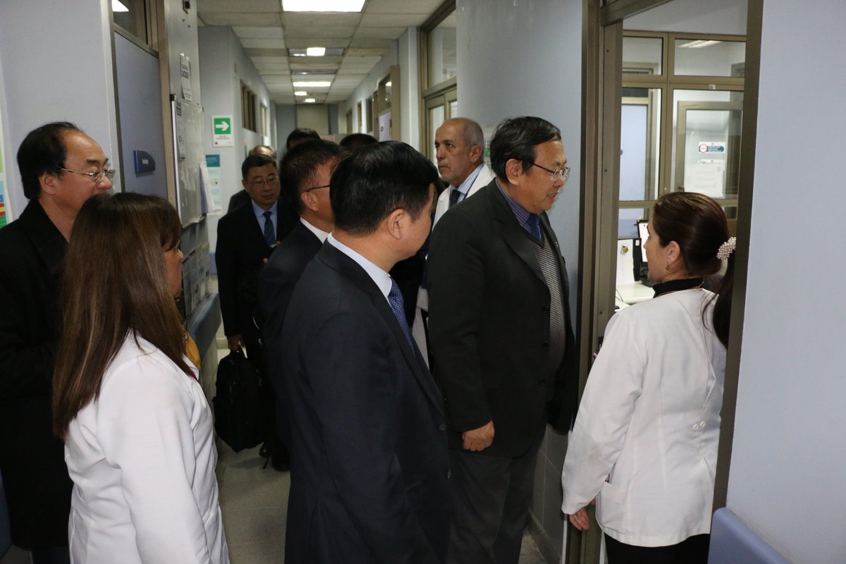 MidoriSawada's tweet photo. Con la Delegación de la Provincia de Henan, de la República Popular China, que tiene 108 mill de hab. para impulsar iniciativas conjuntas que permitan fortalecer el sistema sanitario y, especialmente el trabajo de nuestro @HSJDChile @SaludOccidente @Dr_LCastillo @ministeriosalud https://t.co/cNXOhL1b9u