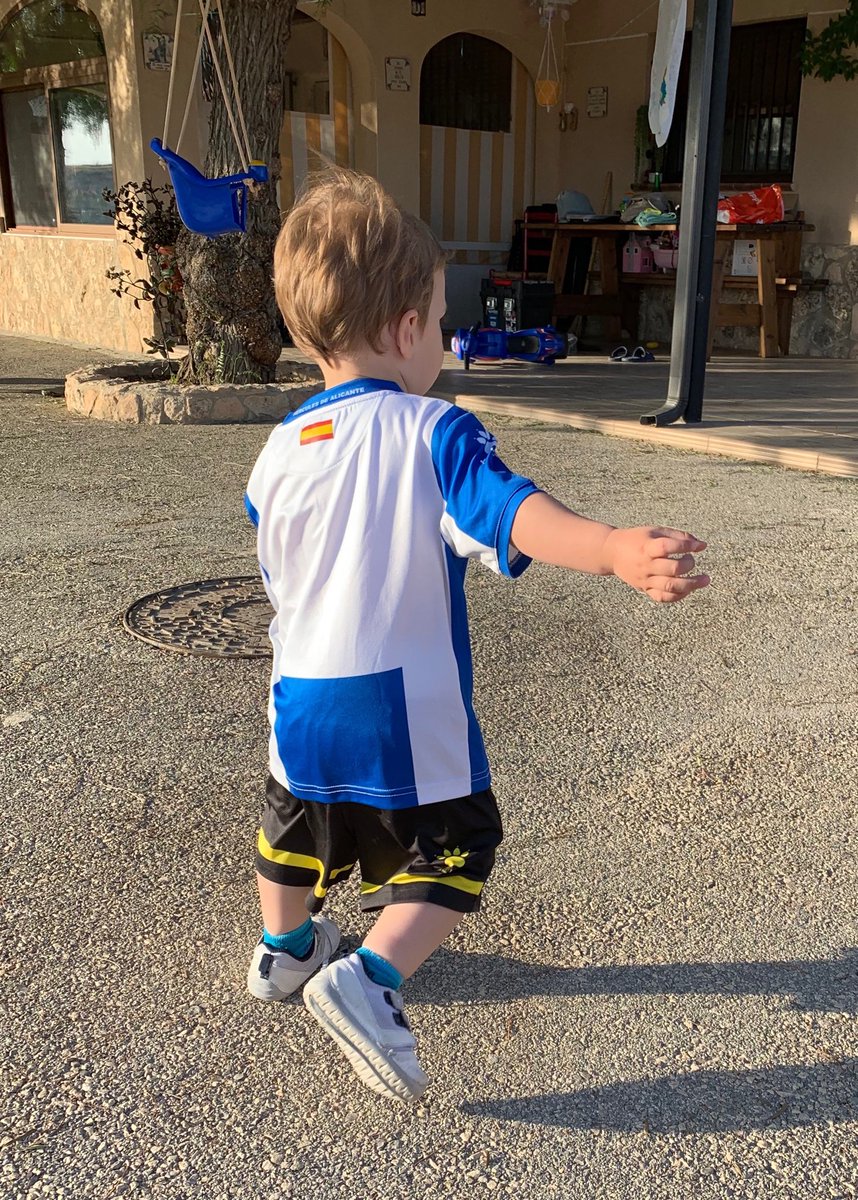 Juandalf's tweet photo. Hoy más que nunca #MachoHércules #siempreelegante ⁦@cfhercules⁩ https://t.co/5uSS5EGflh