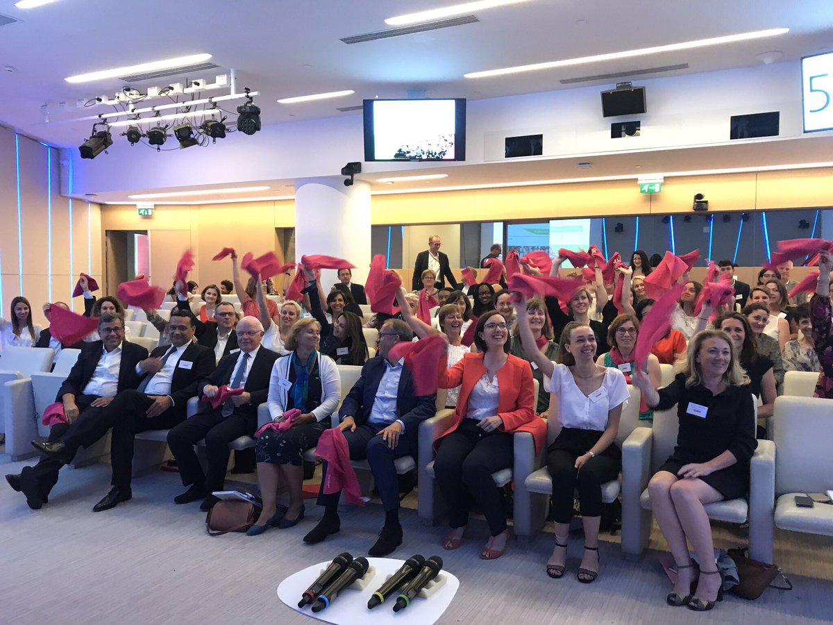 Ellesbougent's tweet photo. #PassationEB La traditionnelle 📸 de groupe chez @ENGIEgroup 😍 https://t.co/wDQur55XeK