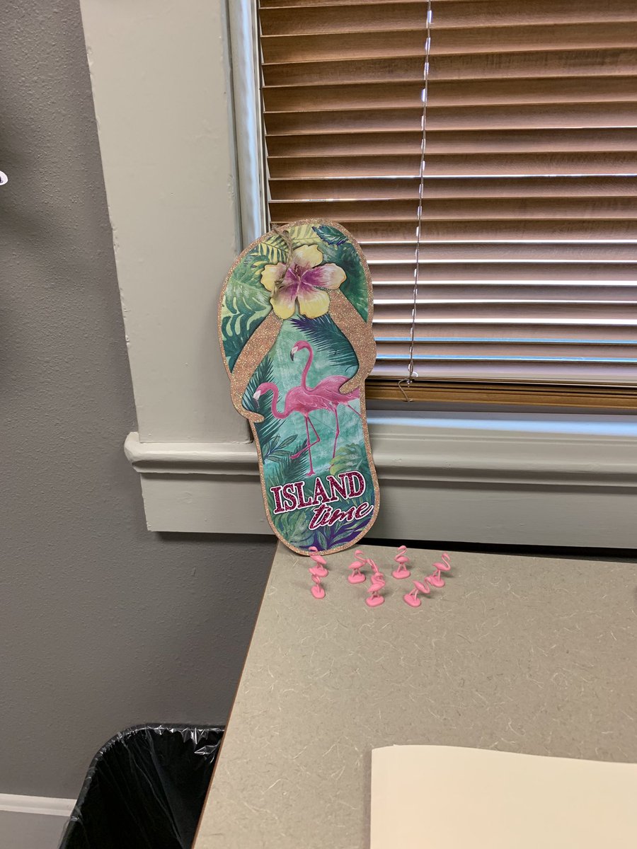 MarcyBrush's tweet photo. #FargoParks @UnitedWayFargo #flamingo #flocking #fundraiser has begun. @FargoParkVettel #whowillbeflockednext #flockingfun #Fargo #flockingshavebegun #flamingos https://t.co/SZKjzQEeFm