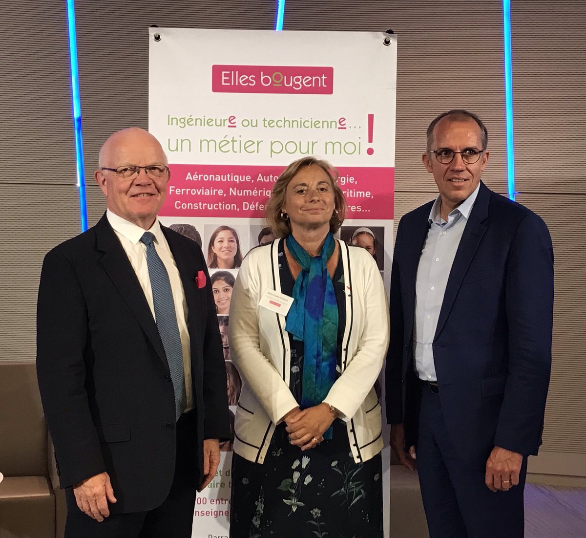 Ellesbougent's tweet photo. #PassationEB La présidente et fondatrice de l'association @ellesbougent entourée de Philippe BONNAVE, PDG @Bouygues_C et ancien Président d’honneur @ellesbougent 2018/2019, et Pierre DEHEUNYNCK, DRH @ENGIEgroup et nouveau Président d’honneur 2019/2020 https://t.co/XMchcQZWvv