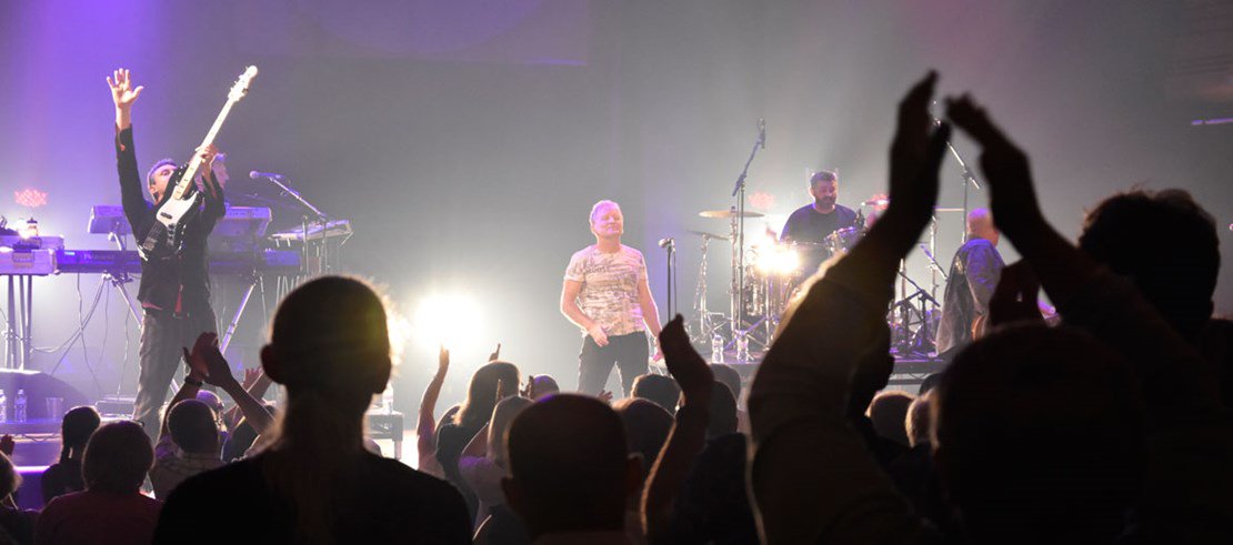 OPENNorwich's tweet photo. JUST ANNOUNCED:  Having worked with the original members of @TheWho, @magicbusbanduk delivers two hours of hits and classics including Won't Get Fooled Again, My Generation and Pinball Wizard.

Tickets at https://t.co/WNW3jUjYKA #MusicMonday https://t.co/SDLDJnxrAA