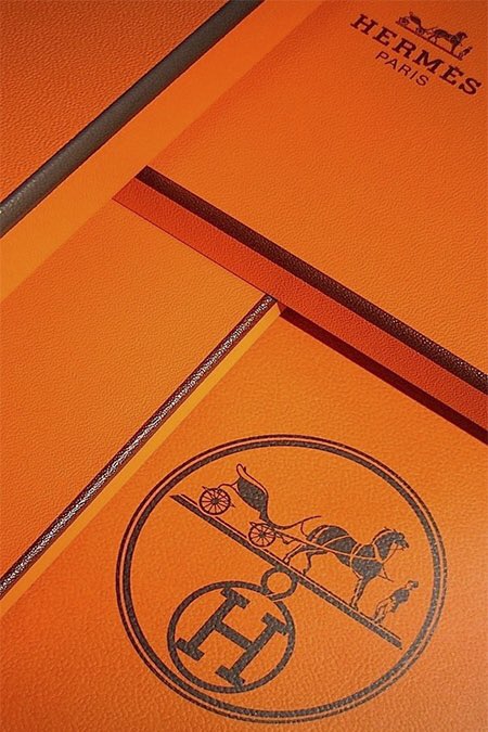 DistrettoHn's tweet photo. In the #accesories world, few pieces are as #notorious, #iconic and #sumptuous as @hermes bracelets. Between #printedenamel, #leatherwraps, delicated #chainlinks, and the eminent #HermesClicClac bracelet. @hermes has a selection of #playfullysophisticated leather straps https://t.co/xGq4JQA0fd