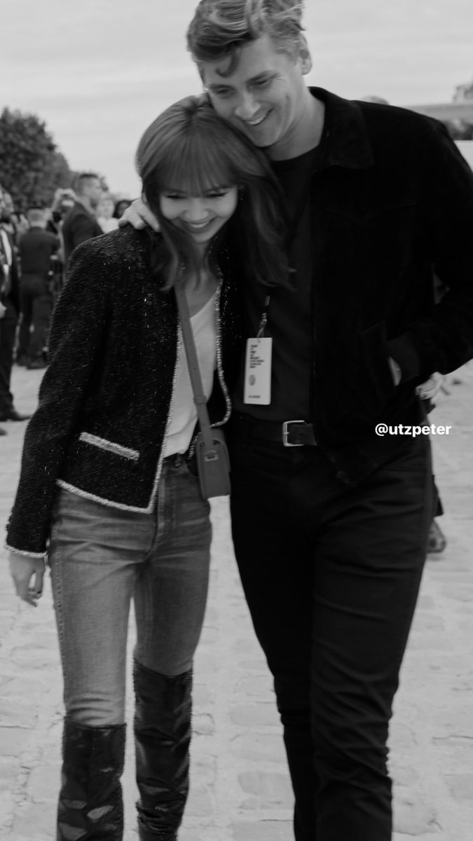 Lalisaedit's tweet photo. Lisa in the story of instagram. https://t.co/PwkJLbt1RI