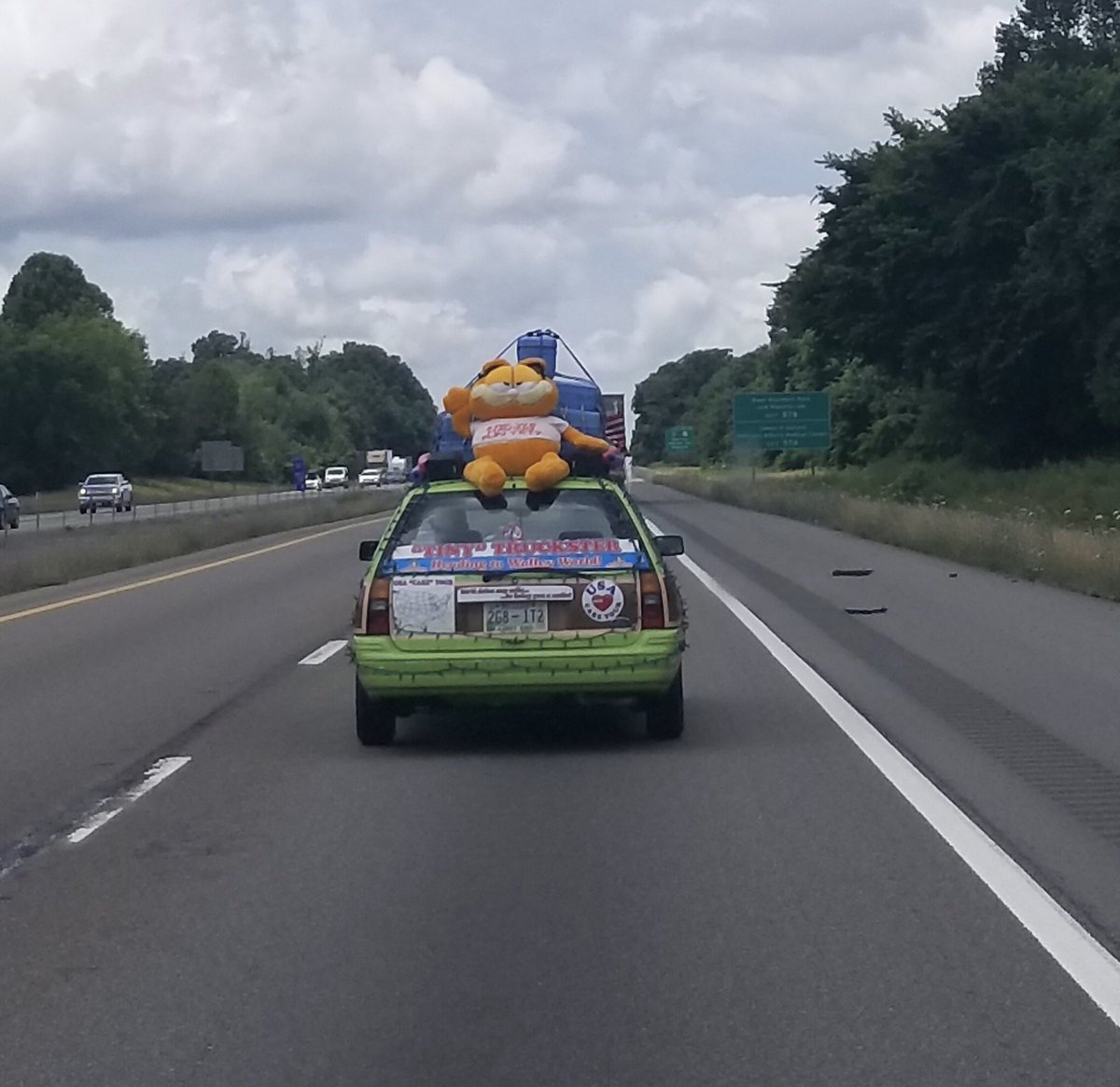 codieprevost's tweet photo. Now I wonder where this guy is heading in #TENNESSEE? #TENNESSEETour @Garfield @nationallampoon @ChevyChaseToGo . My next show is @SugarlandsShine in #Gatlinburg tonight from 7 - 8:30 pm! #codieprevost https://t.co/Qhe9WmbPwD