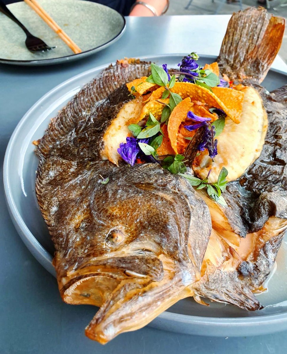 dokkelivingroom's tweet photo. BRILL - Stuffed with Kimchi and Shan crackers (burmese chickpea tofu) @hendersonseafood @fu.fighters☺️

#nomnomnom #theresmyfood #thefeedfeed #eatthis #dinner #getinmybelly #thisislondon #dokkelivingroom #dinnertime #food52 https://t.co/PF1jdAWWxK