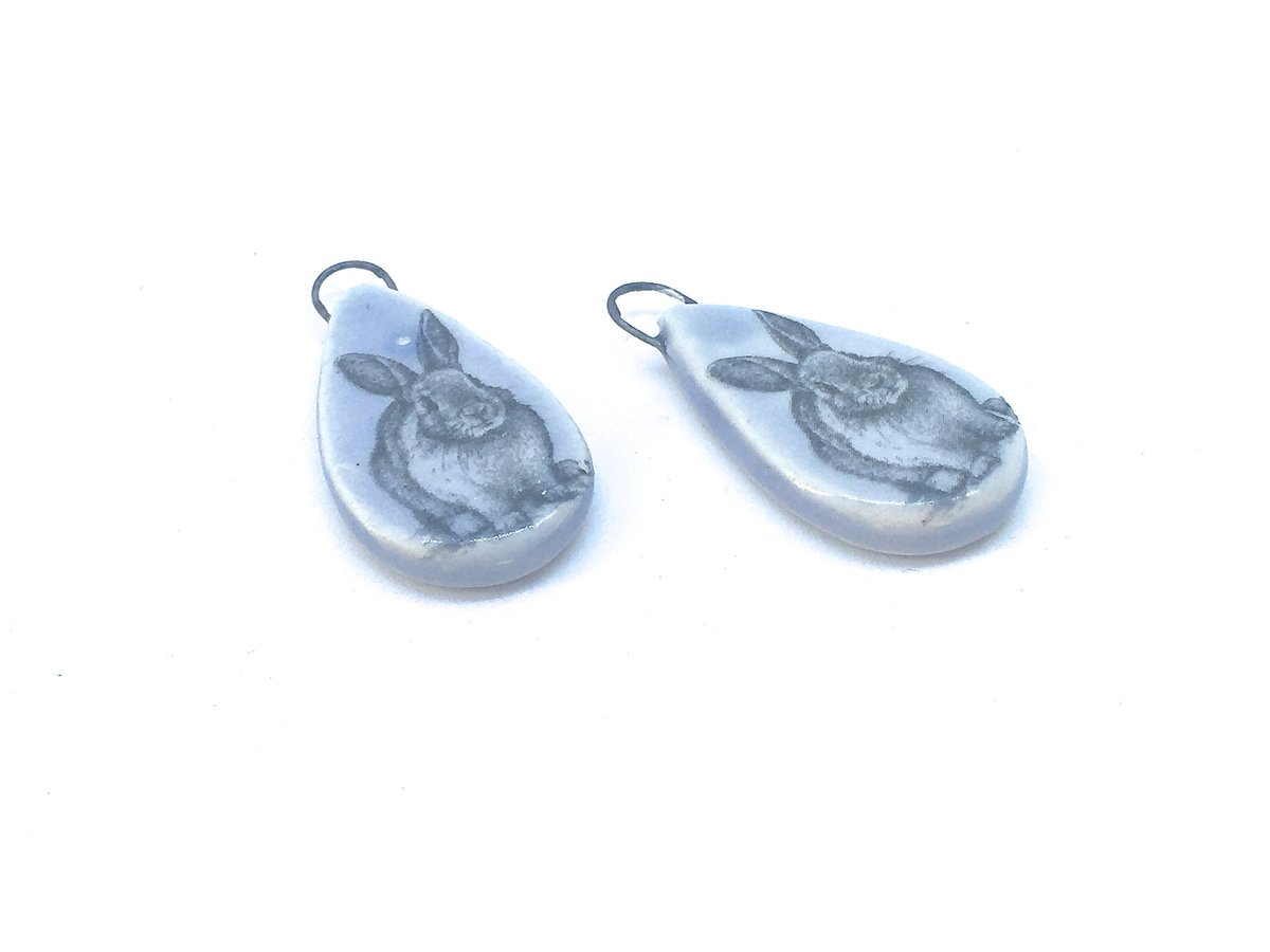 ZenCatPottery's tweet photo. Pretty Blue Porcelain Bunny https://t.co/B1Gu5zHbnz via @EtsySocial #epiconetsy #etsyshop #PrettyBlue #BluePorcelain https://t.co/mgZK8erBLv