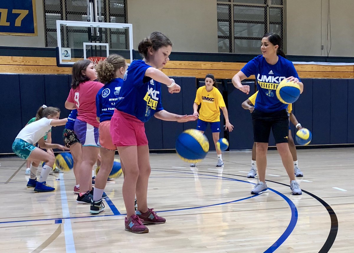 ArchiveRoosWBB's tweet photo. ☝️day of our Fundamental Camp is in the books! We’ve got lots of #RoosOnTheRise #ROOUP🤘🦘 https://t.co/SlvzDRnmtG