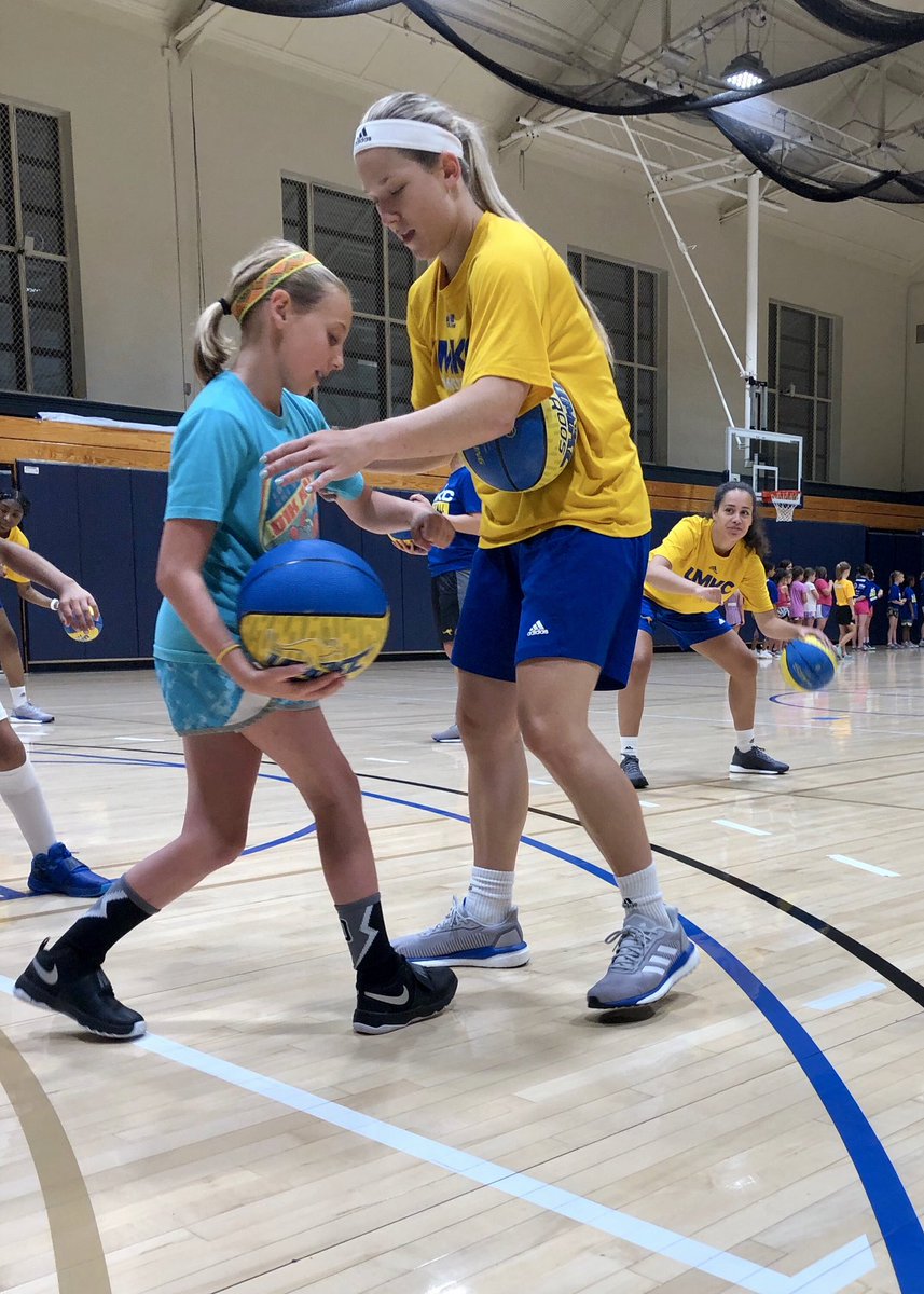 ArchiveRoosWBB's tweet photo. ☝️day of our Fundamental Camp is in the books! We’ve got lots of #RoosOnTheRise #ROOUP🤘🦘 https://t.co/SlvzDRnmtG