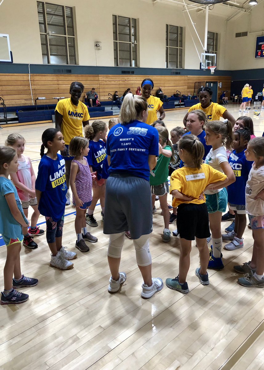 ArchiveRoosWBB's tweet photo. ☝️day of our Fundamental Camp is in the books! We’ve got lots of #RoosOnTheRise #ROOUP🤘🦘 https://t.co/SlvzDRnmtG