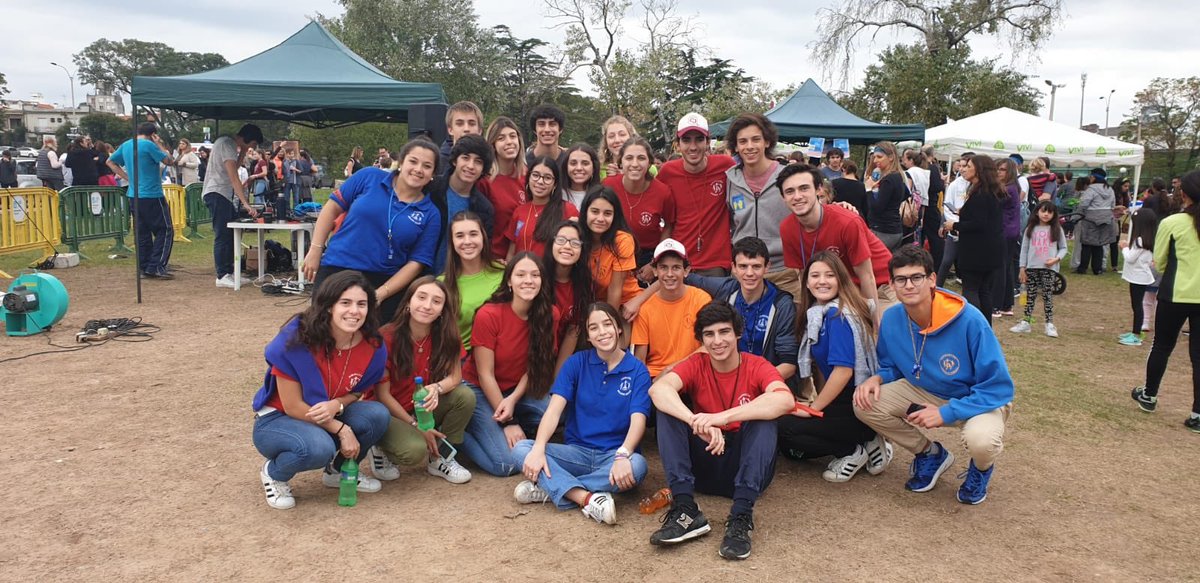 ColegioInglesUy's tweet photo. Como Colegio estamos muy orgullosos de iniciativas como la que se realizó el sábado. Un grupo de padres organizó una corre caminata solidaria para apoyar a un papá en su recuperación. Estas son las expresiones que nos hacen una gran familia. 
¡Felicitaciones! https://t.co/YvMo0h7xKg