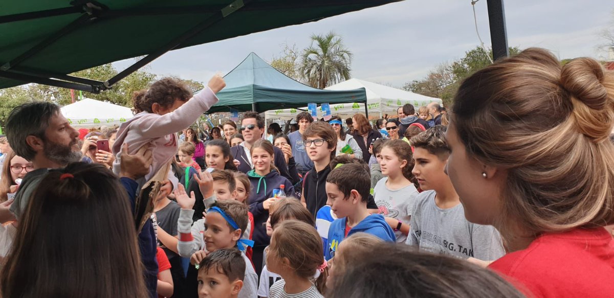 ColegioInglesUy's tweet photo. Como Colegio estamos muy orgullosos de iniciativas como la que se realizó el sábado. Un grupo de padres organizó una corre caminata solidaria para apoyar a un papá en su recuperación. Estas son las expresiones que nos hacen una gran familia. 
¡Felicitaciones! https://t.co/YvMo0h7xKg