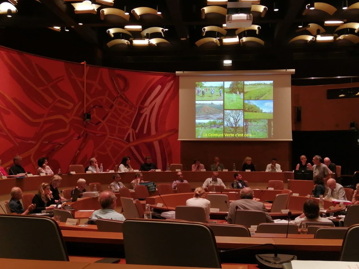 PhilippeBIES's tweet photo. Premier débat au #CMStras sur des pétitions citoyennes. Un nouvel outil de démocratie participative. Un bel exemple d'engagement de nos concitoyens dans les affaires publiques et la vie locale. Merci aux habitants qui se sont mobilisés  #Zona #ATSEM https://t.co/ET23YnQ9fs