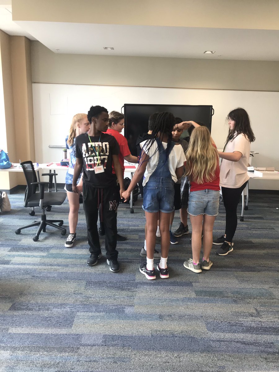 noyceinternsXU's tweet photo. Human knot!! https://t.co/ccYr6QAnRo