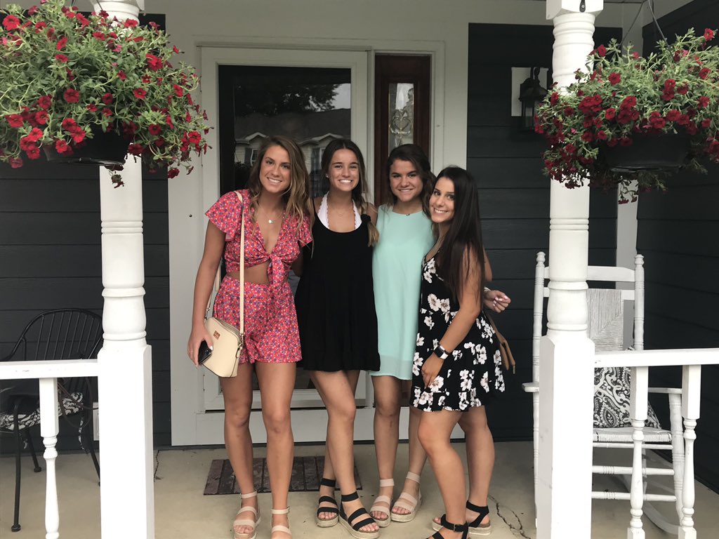 laurenlucki6's tweet photo. happy day of birth to my girl @joannadamico5 so glad ms v brought us together this year, you’re the best &amp; love you w my whole heart ❤️ #19 #eskimos https://t.co/Ge3uxrZmNl