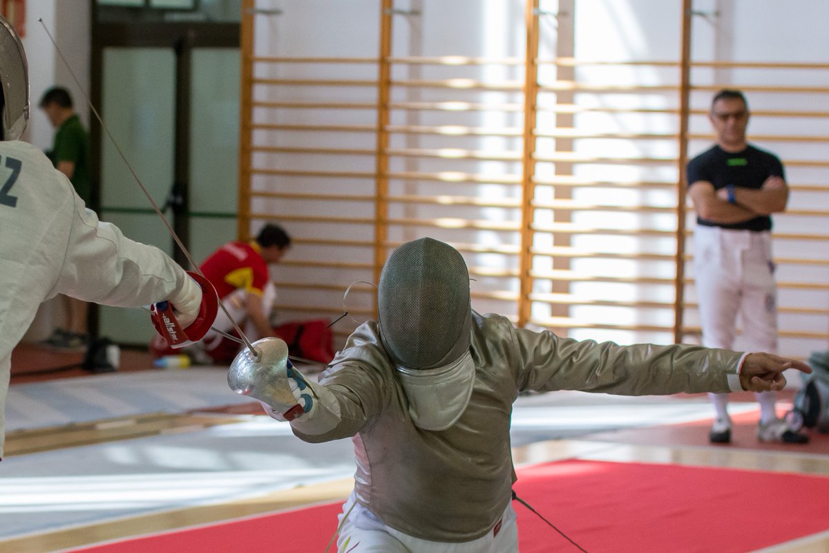 esgrimamadrid's tweet photo. Os dejamos unas fotos del Campeonato de España de Veteranos que organizamos este fin de semana. Una jornada vibrante en la que nuestros tiradores han conseguido nada menos que 8 medallas #orgulloCEM #laesgrimamola #moscardó #campeonatodeespaña #somososos https://t.co/dGnLHlxmH7