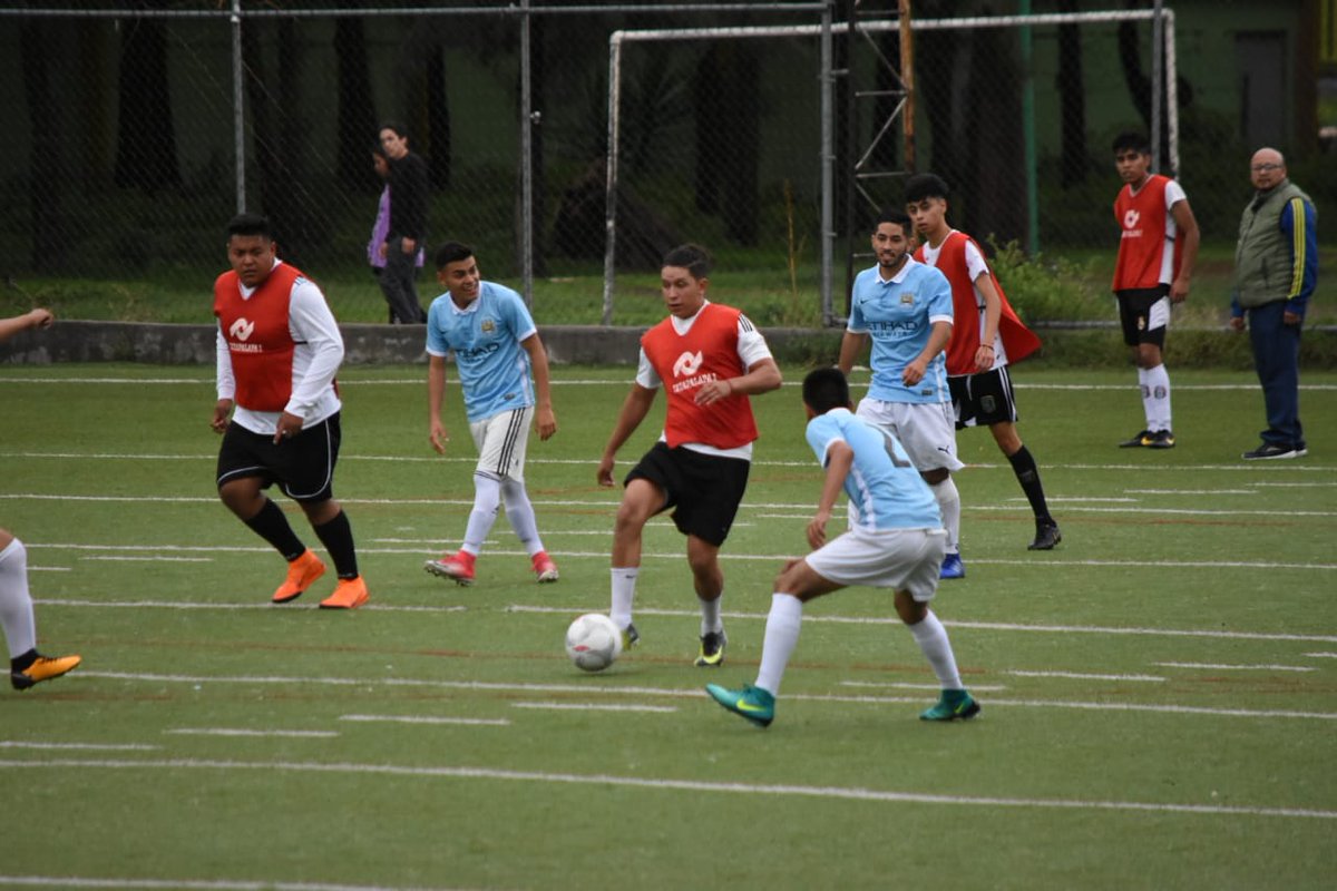 CONALEP_Mex's tweet photo. Nuestros estudiantes del @ConalepCDMX participan con entusiasmo en las categorías de fútbol, basketball y voleibol en el Torneo #Interconalep de Ligas Deportivas 2019. https://t.co/ifzXGKtnUd