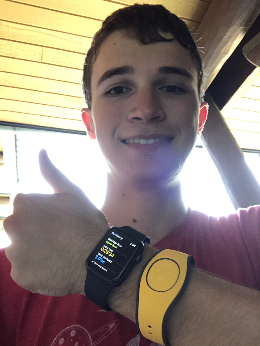 ImThomasF's tweet photo. Really quick run in Disney (it is really hot!) #runnERXC https://t.co/ttsCXgQP8O