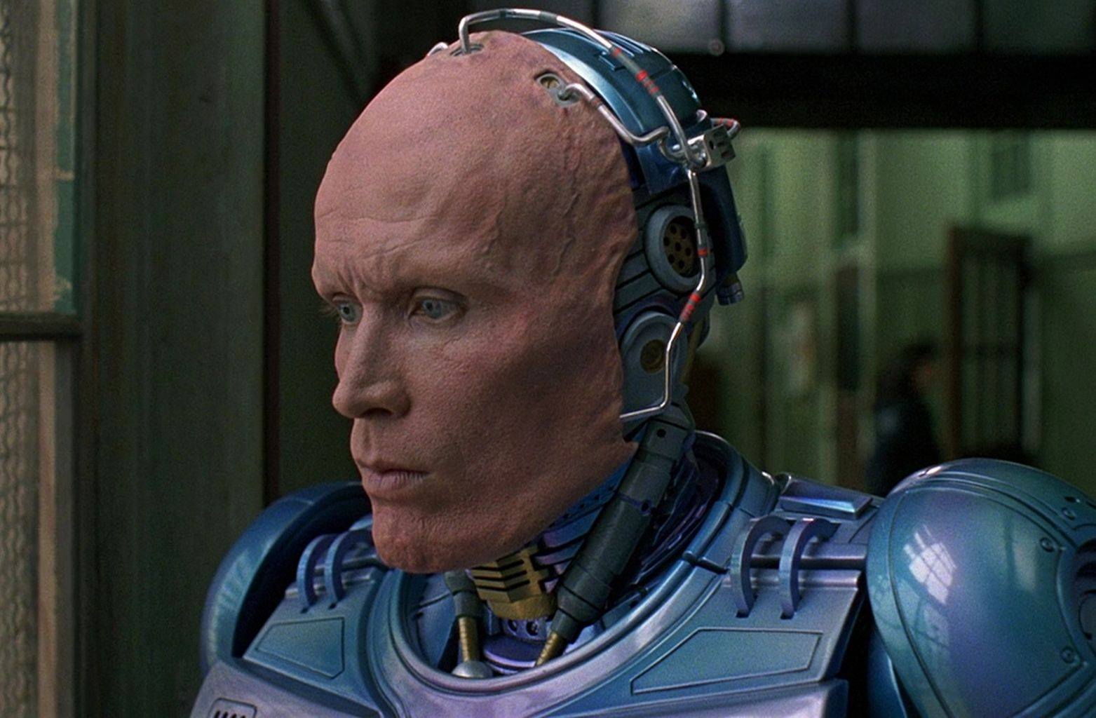 Happy Birthday to Peter Weller who turns 72 today! Pictured here in Robocop (1987). 