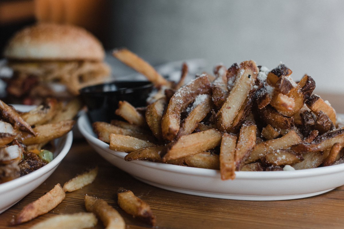 The Loose Moose tweet media