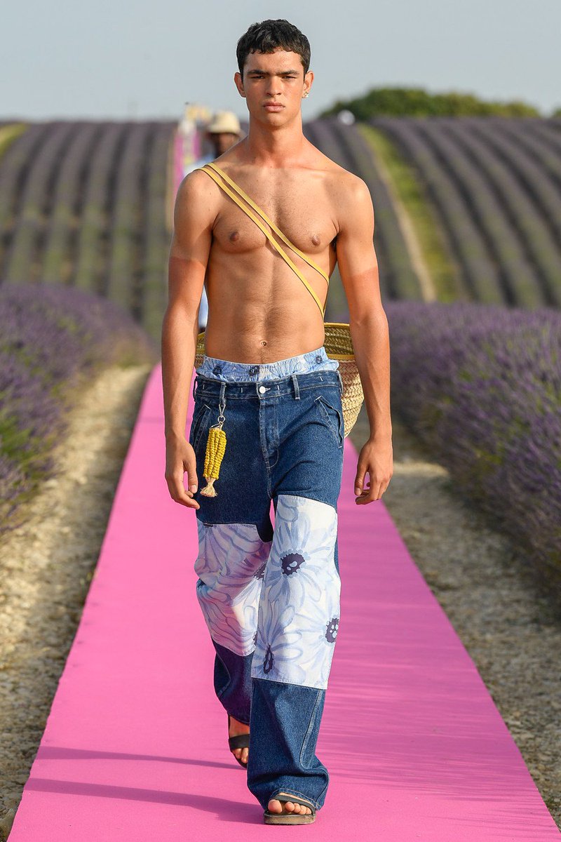 messyprada's tweet photo. jacquemus ss20 menswear in a provence lavender field https://t.co/ZmTzKdWlD7