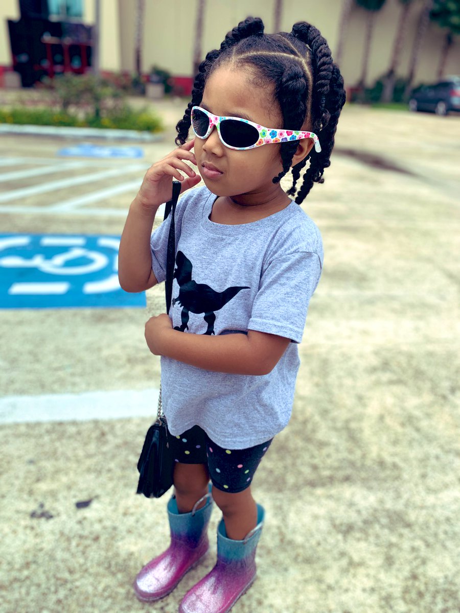 MsLeighaB's tweet photo. She’s def my child😎💁🏽♀️ #RiverB #FlowerChild #SummerTime https://t.co/GIg0WVdydP