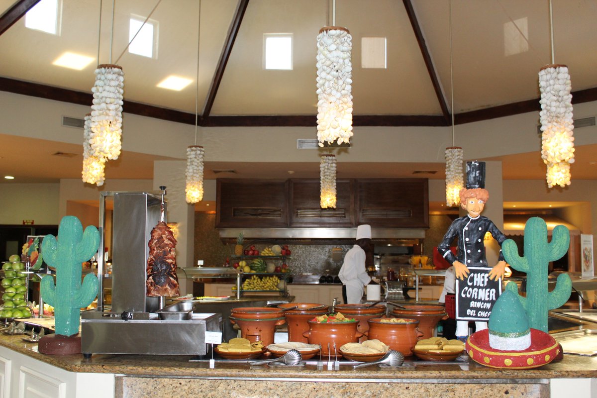 DreamsRoyalB's tweet photo. In our # CarnivalInternationalBuffet we have a special day for each palate. 🍴
Visit #ChefCorner inside the buffet and enjoy the most delicious cuisine.
Learn more about our restaurants here: https://t.co/RvH8lk7nic https://t.co/YIhFmKJFk2