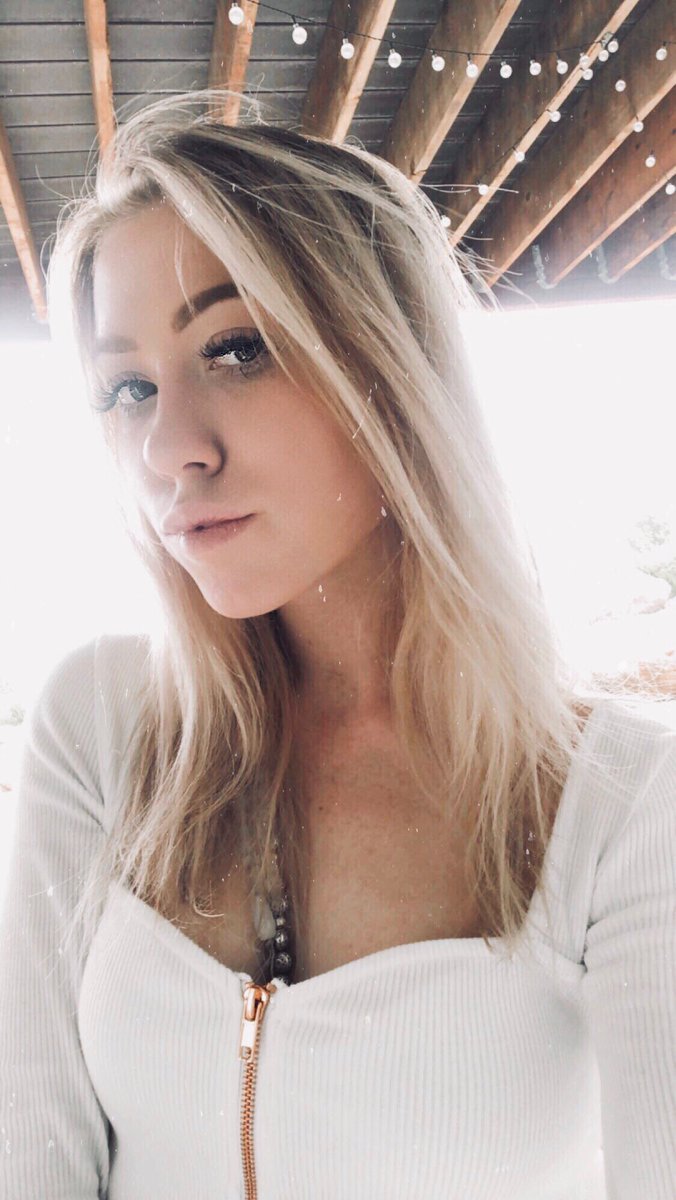 samihatchx's tweet photo. so happy now that it’s warm 💙 https://t.co/cr4nAEKcgd
