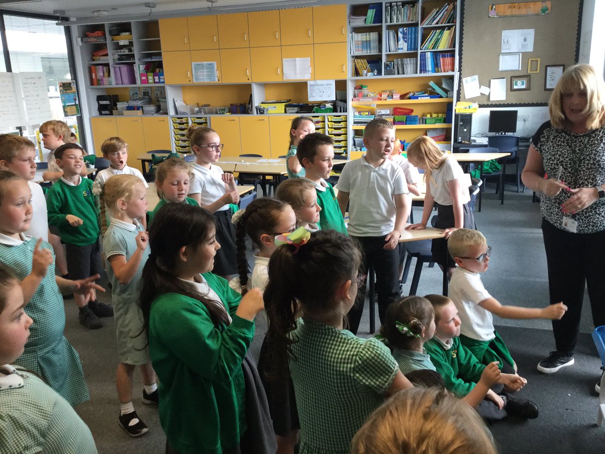 DeputyJanS's tweet photo. Building on what we learned about Mother Teresa we used a #textmap with #actions to recite an information text including subheadings and varied connectives #talkforwriting #informationtexts #recall @PieCorbett @Andreacurran15 @Andreacurran15 https://t.co/bePJmwWsVU