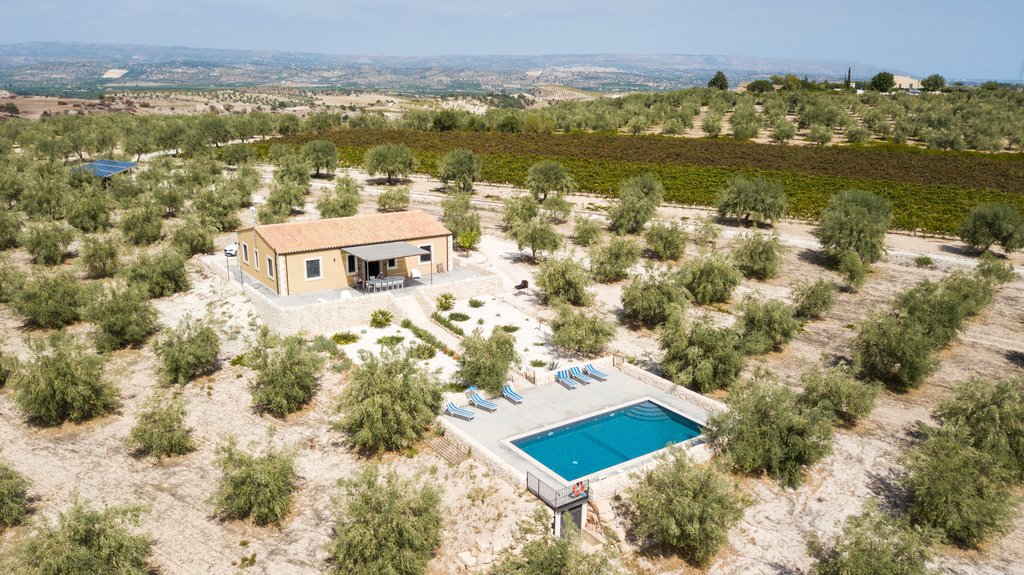 calcicera's tweet photo. Looking to escape the city this summer? Discover the Sicilian wilds... we may just have that perfect secluded villa for you! 😎 https://t.co/AyqfX2tAN9
#summerholidays #luxury #travel #sicily #vacationrental #sicilyvillas #holidayhouse #luxurylifestyle #luxuryworldtraveler https://t.co/fwVcqW7YjL