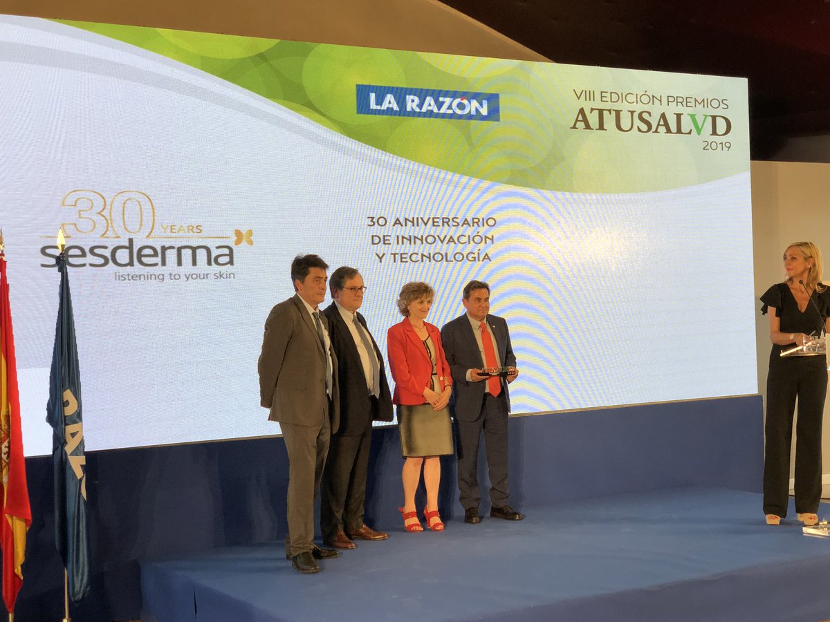 sesderma's tweet photo. El diario @larazon_es premia al @doctorSerrano por la trayectoria de los laboratorios a lo largo de estos 30 años #PremiosATuSalud #Innovación #Salud https://t.co/86I6La7ZLf