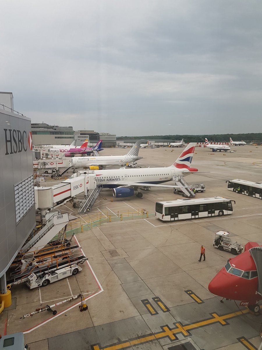 Vic_Finch1's tweet photo. Busy evening @Gatwick_Airport. Covering multiple flights as part of #ProjectDisrupt #KeepingGatwickSafe https://t.co/5SMAIf9CG0