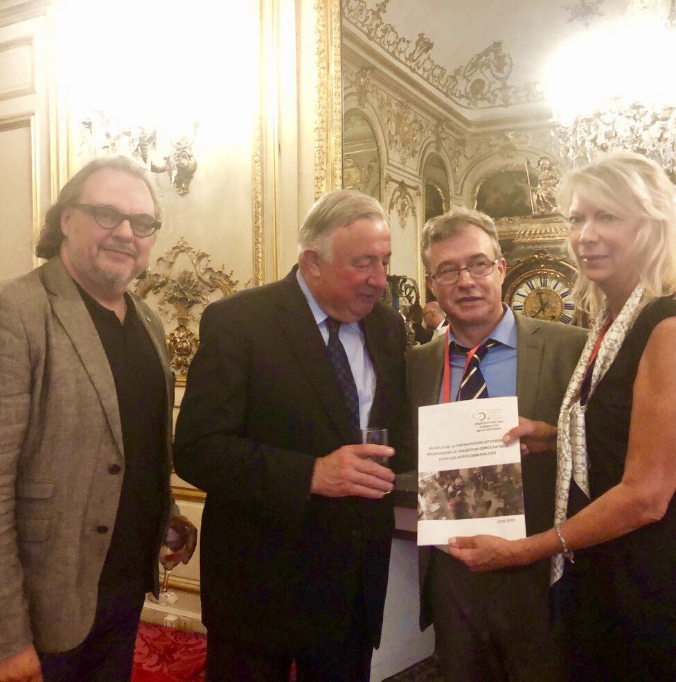 MarikaRoman's tweet photo. Pour les 20 ans des Conseils de Développement, remise par les deux co-présidents au Président du Sénat @gerard_larcher de la contribution et des propositions de la coordination nationale @conseildev_casa @CASAOfficiel #20ansCodev @CDD_CASA @BernardTomasini https://t.co/GHDQxZOTl3