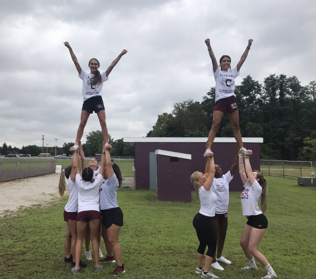 Throwback to one of our first summer workouts last season! Catch us out on the field tomorrow morning 😎🎀