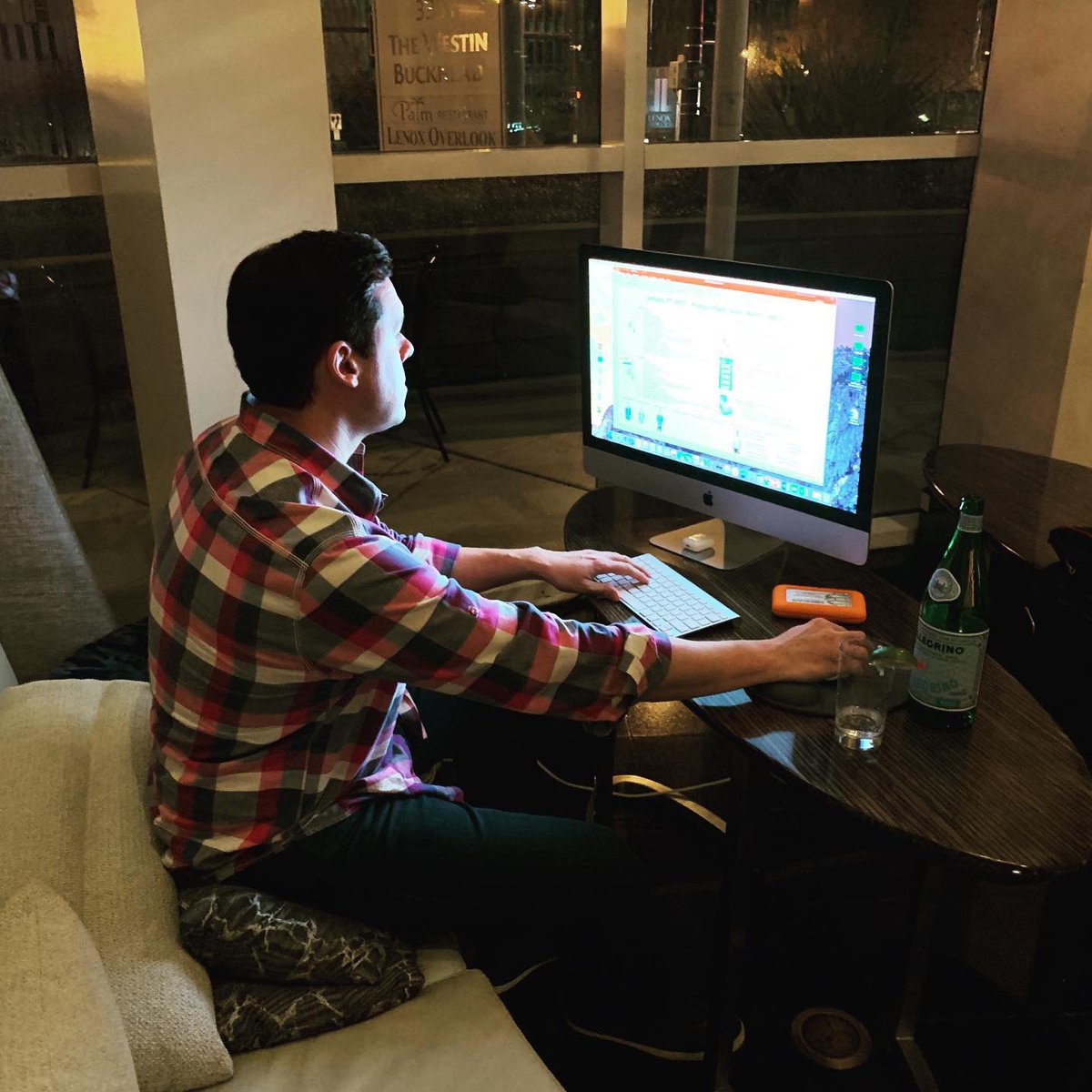 joecartertv's tweet photo. Set up my desktop in the hotel lobby to finish a project. Deadline party! #Hardwork #Marketing #Advertising #joecarter #hencar https://t.co/ZBK3y4t26T