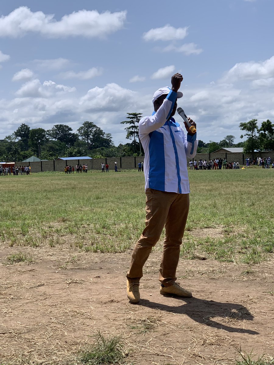 MazamessoA's tweet photo. @kmnatchaba Précédé par le DN @kmnatchaba
#Meetting #Allonsy #AllonsY #TeamMJU #TeamFEG #TeamUnir
cc @Mju_Unir https://t.co/GehYLzzSKj