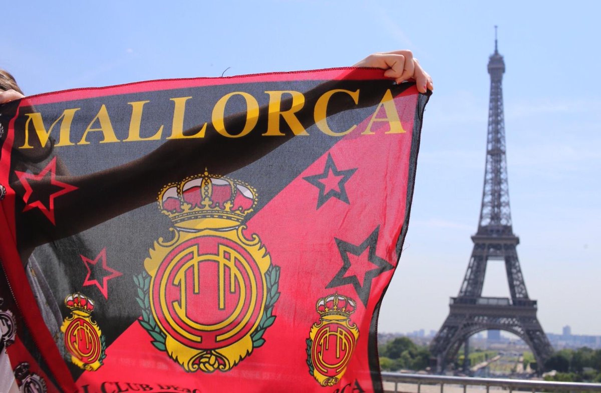 mamenmunicio's tweet photo. #ascenso #RealMallorca #Aprimera Saludos desde Paris!! @RCD_Mallorca https://t.co/FYPxmHyi5q